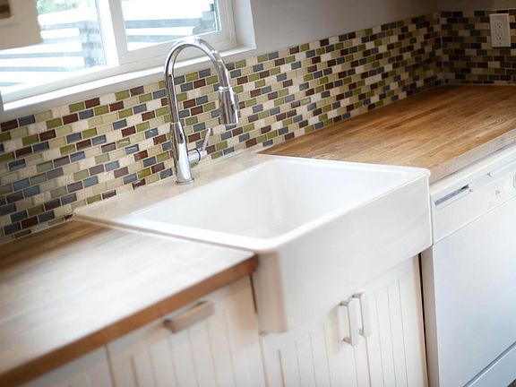 Farm style sink