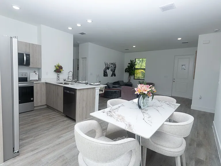 1121 Deauville St E — Photo 37