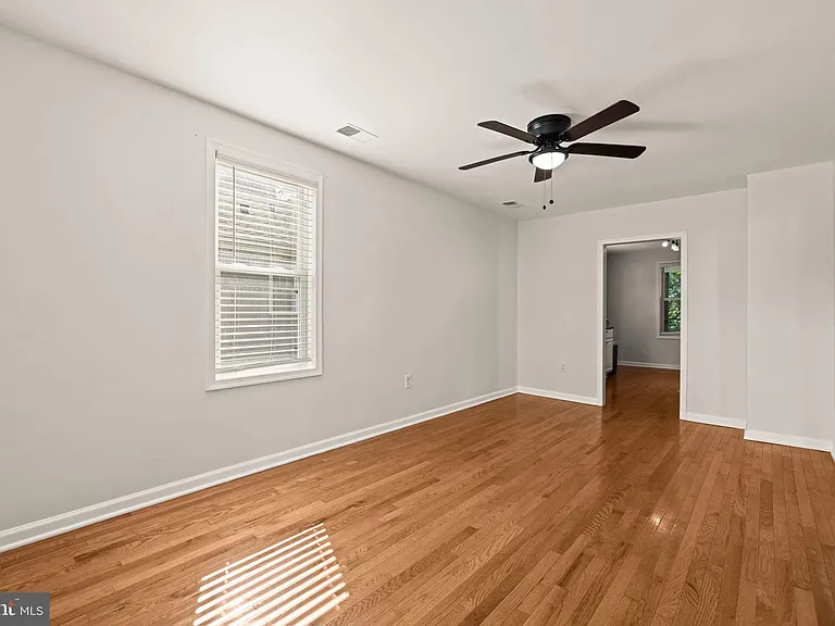220 E 2nd Ave — Photo 6
