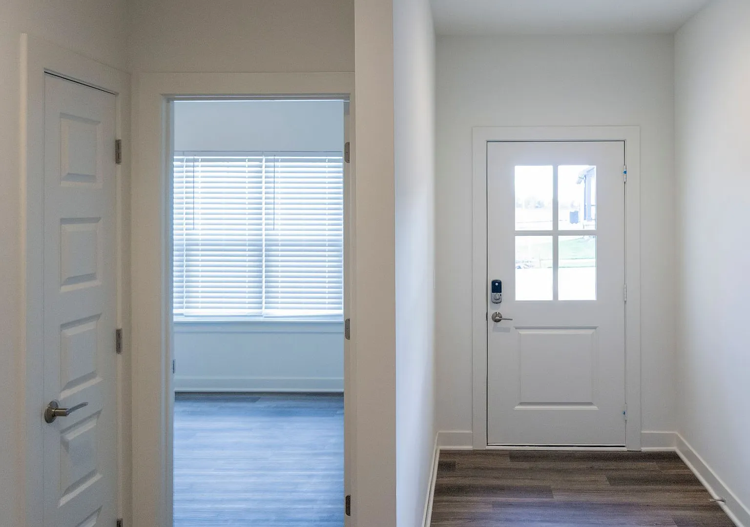 Coming Soon! Gorgeous New 3 Bedroom in Spring Hill!! — Photo 2