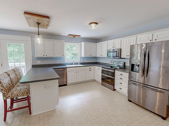 3rd image of 36 E Foxwood Dr