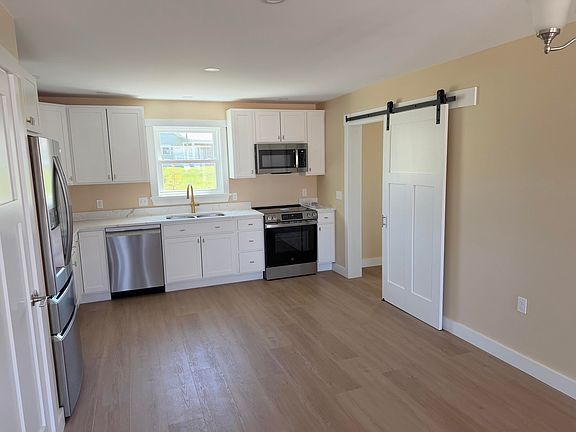 3rd image of 25 Tinker Meadow Way #9
