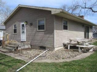 521 6th St E, Hector, MN 55342