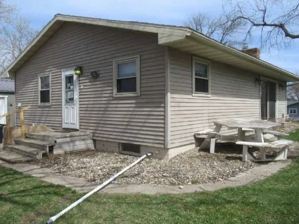 521 6th St E, Hector, MN 55342