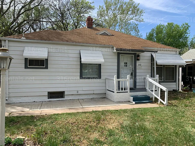1043 N Terrace Dr — Photo 1