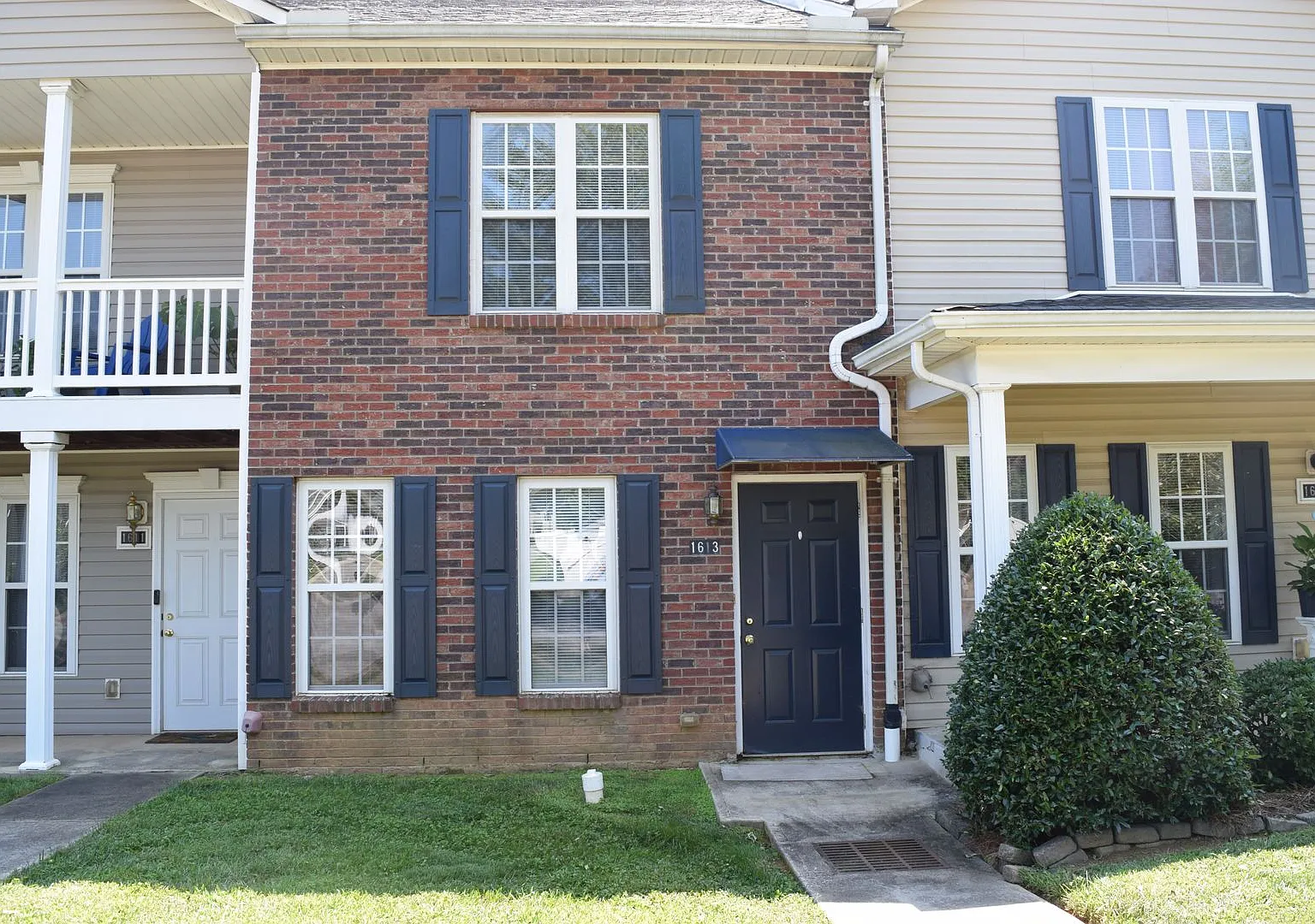 Spacious 2BR 2BA Townhome In Prime Location! — Photo 1