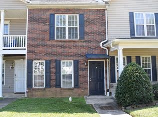 1613 Oak Leaf Dr NW, Hickory, NC 28601