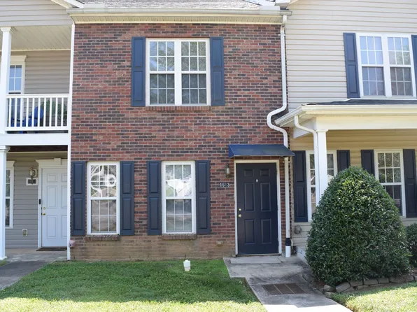 1613 Oak Leaf Dr NW, Hickory, NC 28601