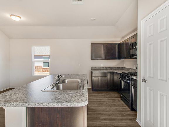 3rd image of 940 S Blackjack Ln