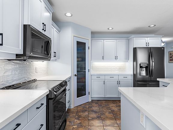 4th image of 2089 Rose Tree Rd