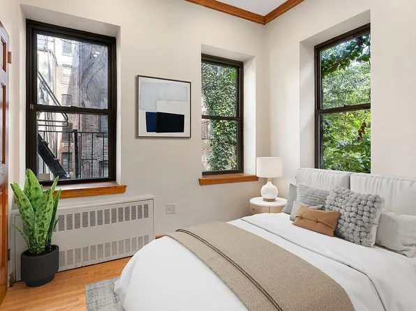 121 E 10th St #2C, New York, NY 10003