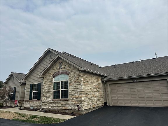 2nd image of 7050 Creekside Cir