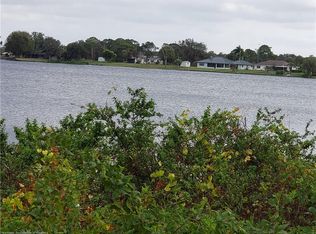 553 Lake August Dr, Lake Placid, FL 33852