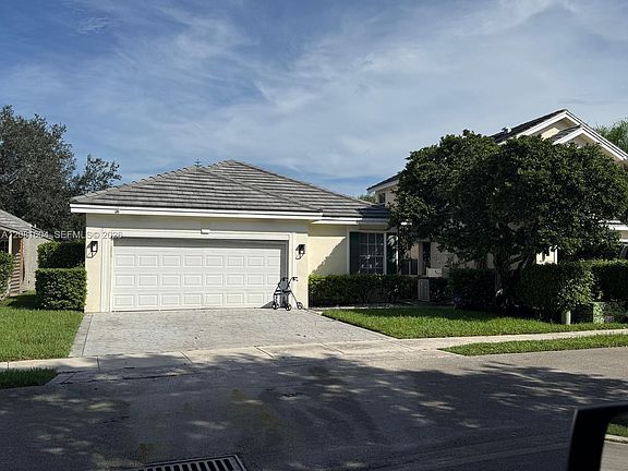 2nd image of 2957 Myrtle Oak Cir