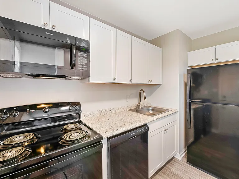2135 Cockran St SW #C2135 — Photo 1