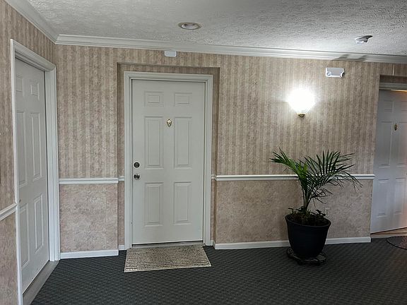 2nd image of 6951 Parkview Dr