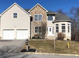 111 W Meadow Wind Ln, Newburgh, NY 12550