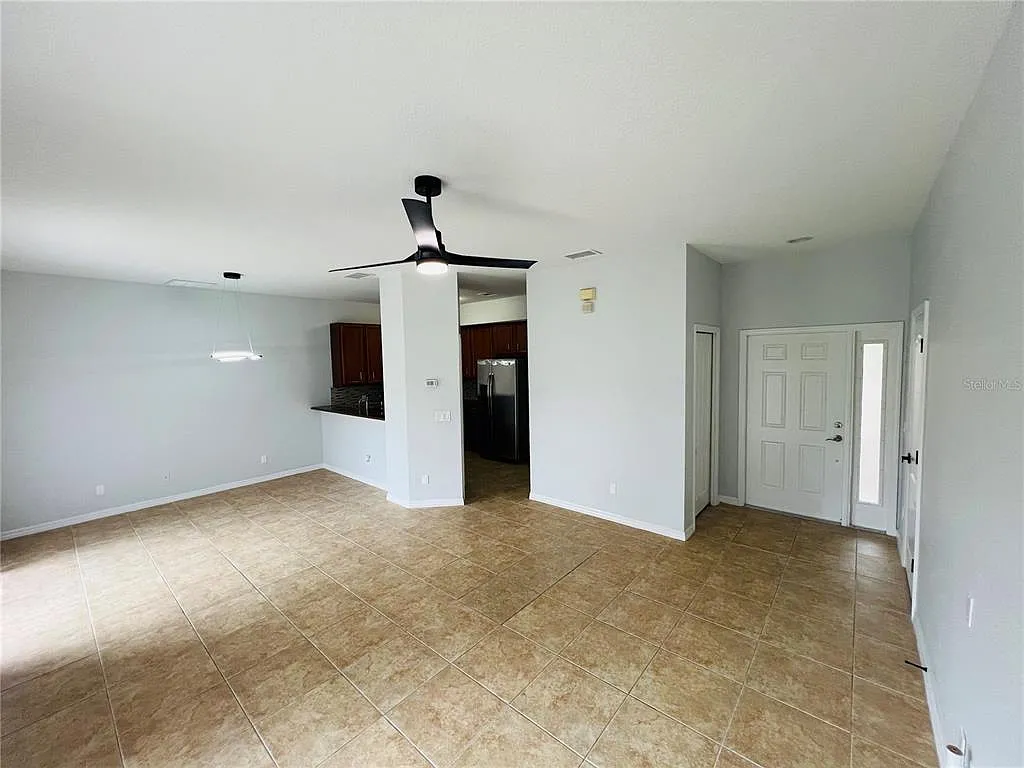 3 bed, 2.5 bath, 1455 sqft, $2,200 — Photo 3