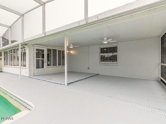 3rd image of 2721 Royal Palm Dr
