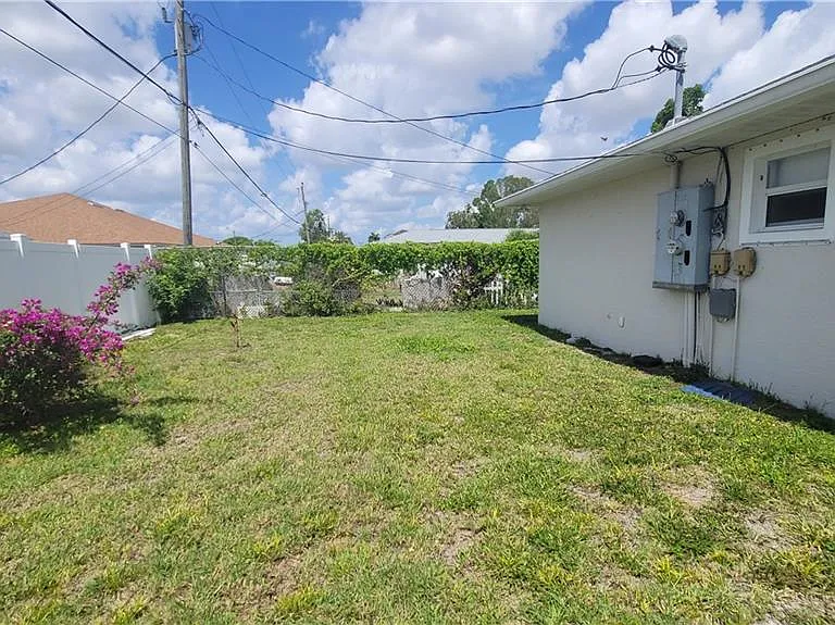 1010 SE 12th Ter — Photo 19