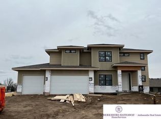 915 Elm Cir, Springfield, NE 68059