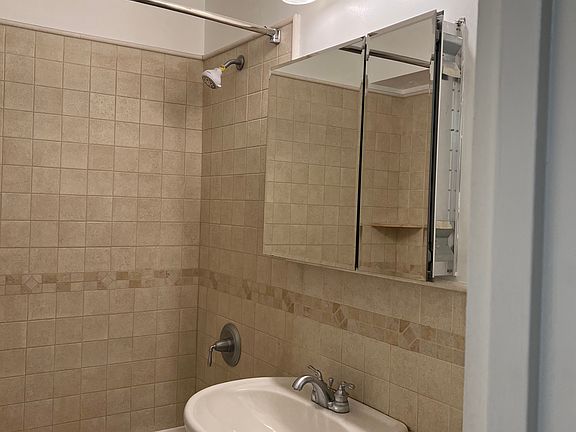 4th image of 5 W 91st St APT 2D