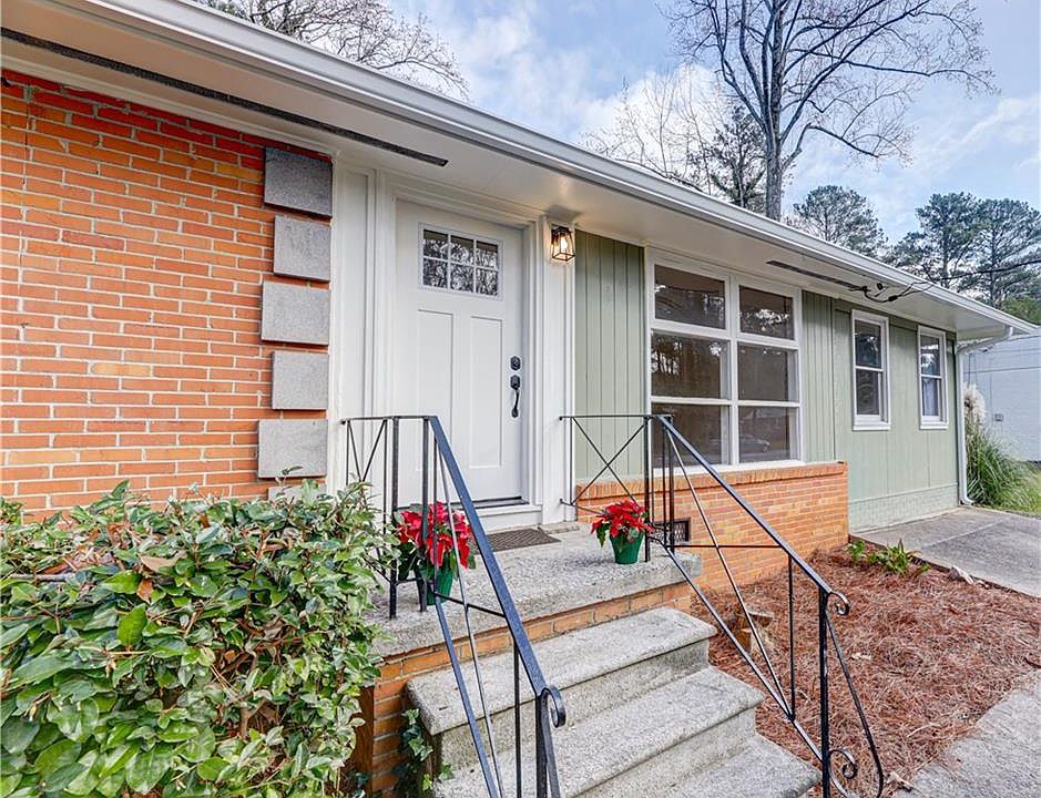 1st image of 541 Lyle Dr SE