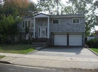 115 Spray St, Massapequa, NY 11758