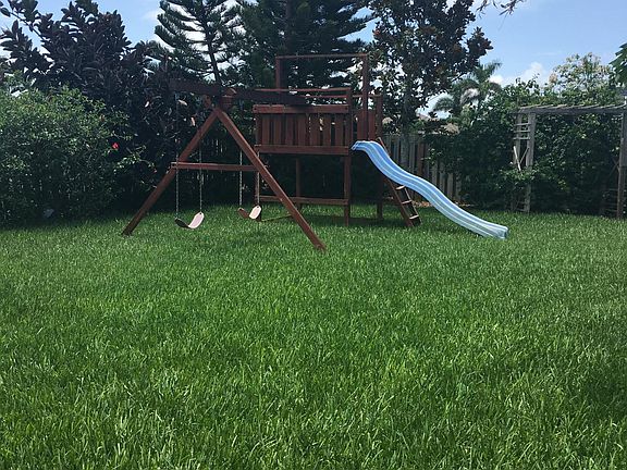 Large, spacious, fenced backyard - great for kids and dogs (
