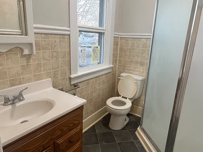 608 W Monroe St — Photo 13
