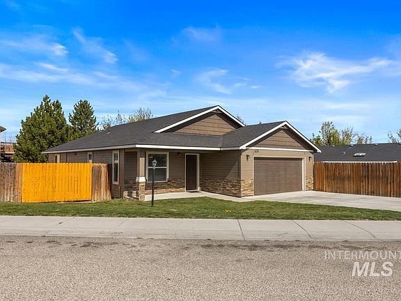 3rd image of 608 Brampton Dr