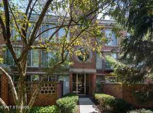 8050 Arbor Ln APT 101, Northfield, IL
