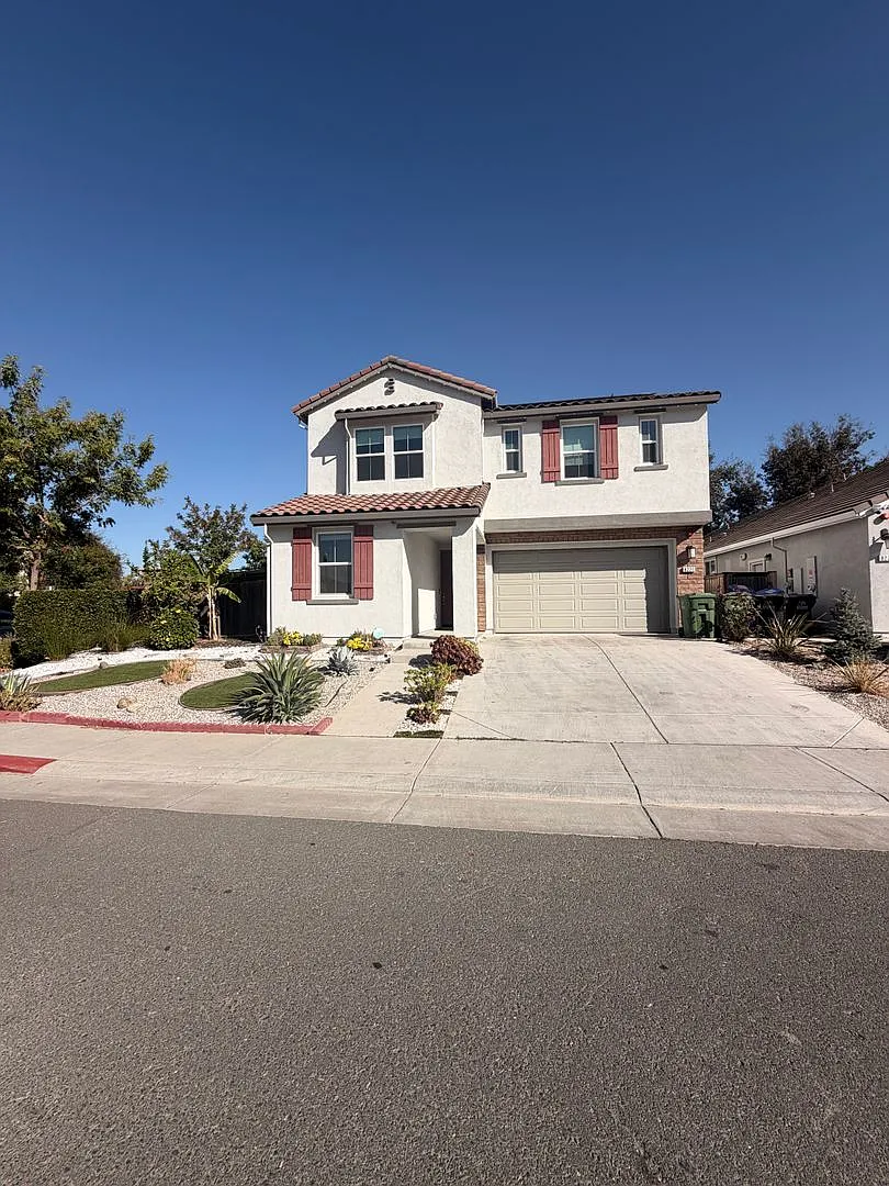Beautiful 2022-Built 4-Bedroom Home in Elk Grove with Loft & Solar — Photo 1