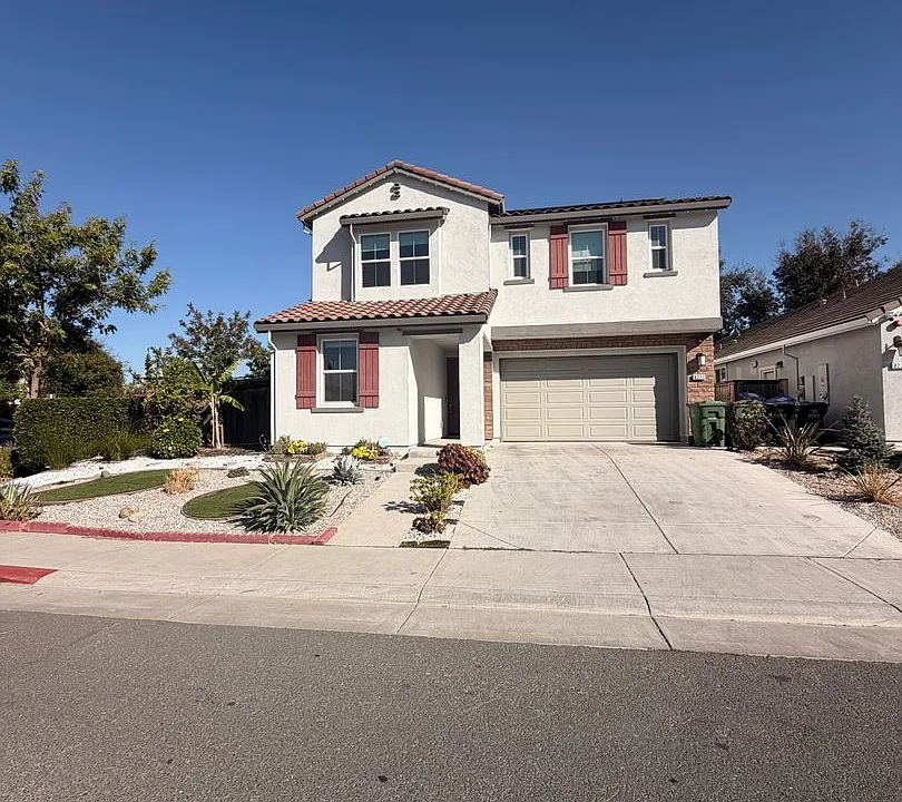 8221 Triplefin Way