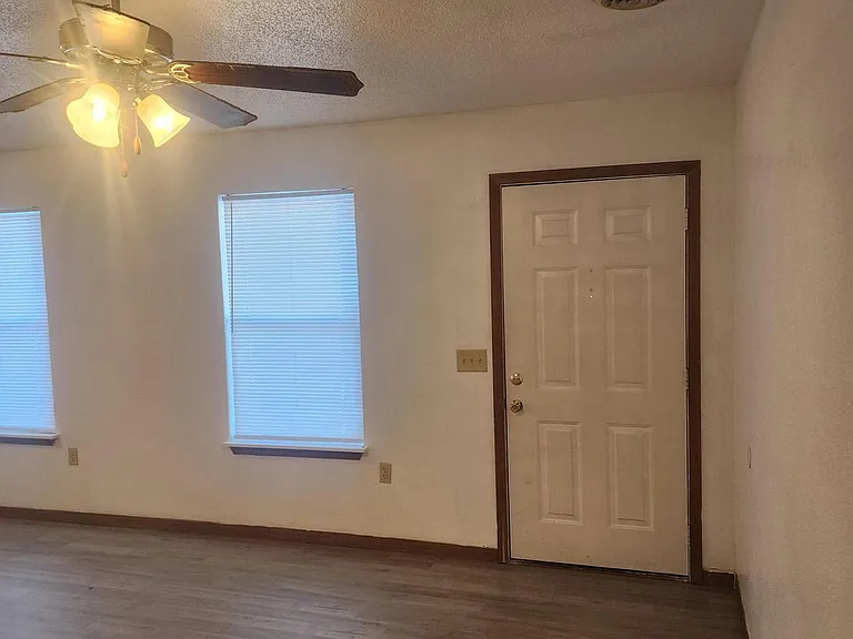 180 Ashwood Dr #C — Photo 11