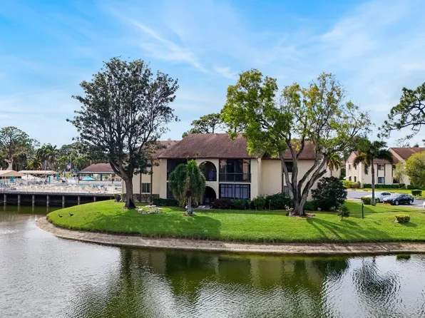 332 Knotty Pine Circle #C-1, Greenacres, FL 33463