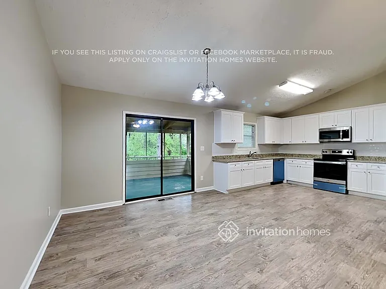 4026 Leicester Dr NE — Photo 6