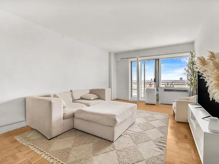 60 E 8th St #33M — Photo 3