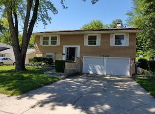 1520 Edgefield Ln, Hoffman Estates, IL 60169