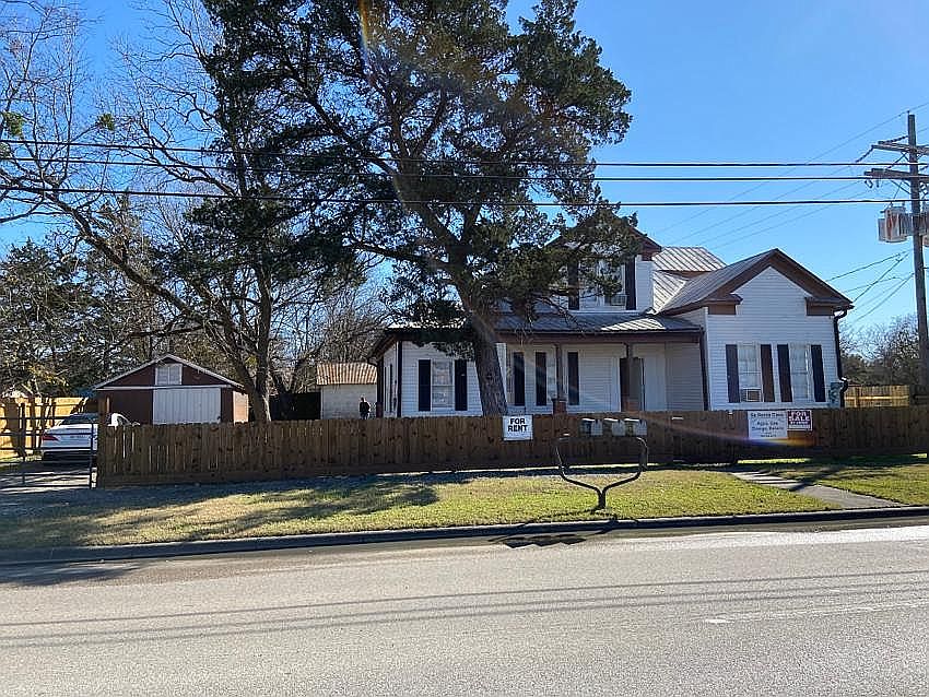 1st image of 609 W Washington Ave