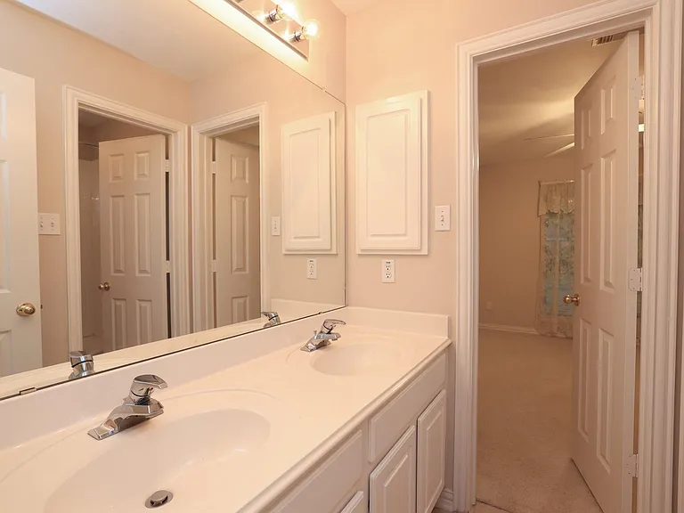 17222 Leeside Dr — Photo 25