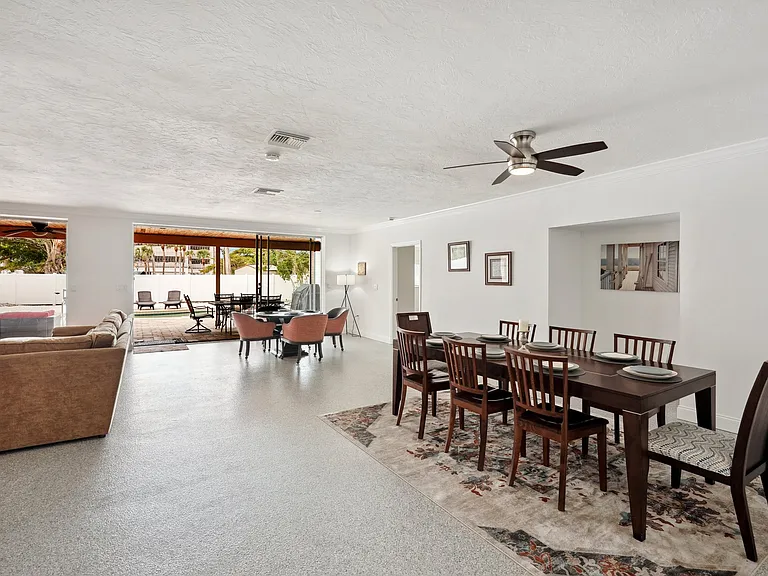55 N Washington Dr — Photo 11