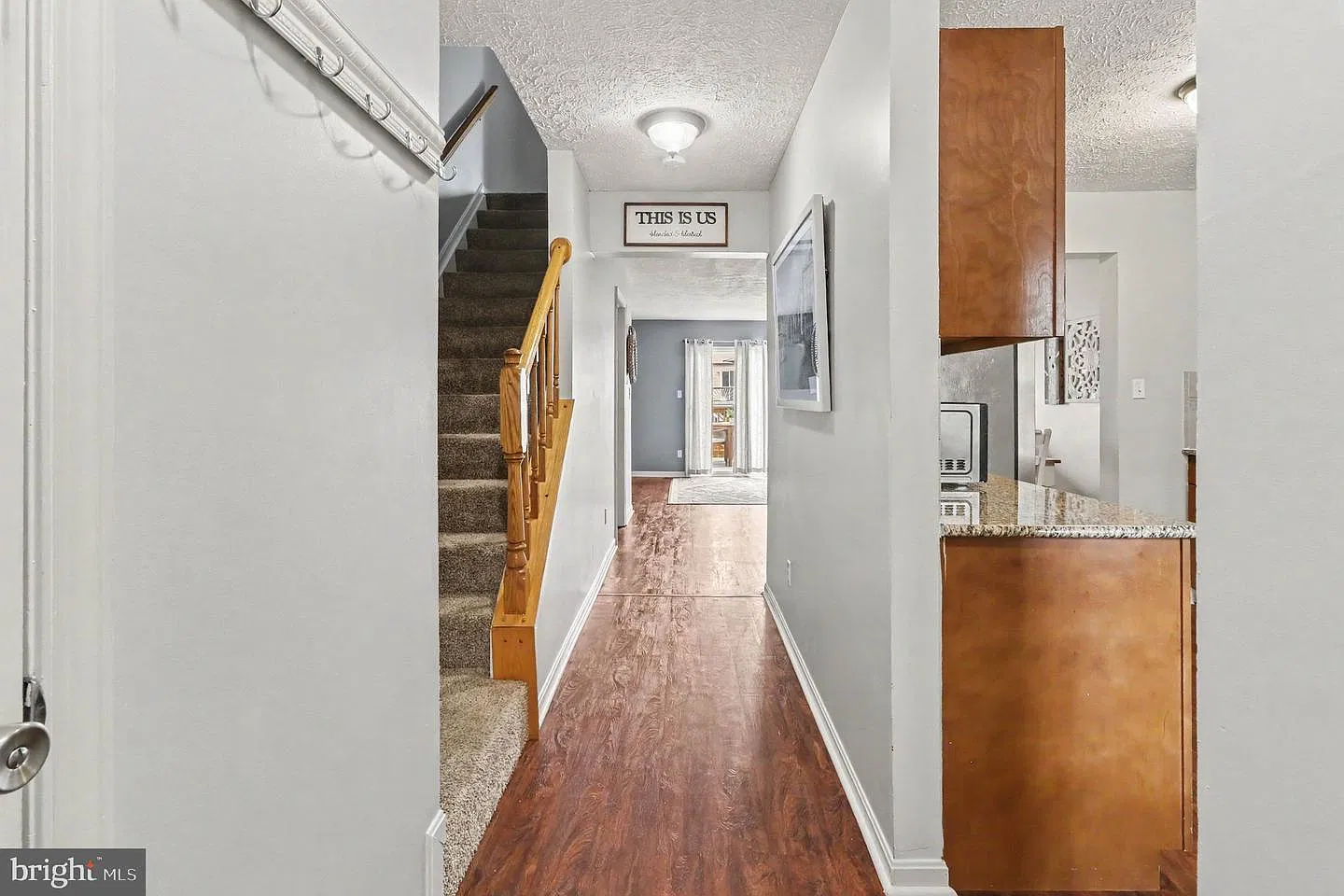 5 bed, 2.5 bath, 1980 sqft, $3,200 — Photo 2