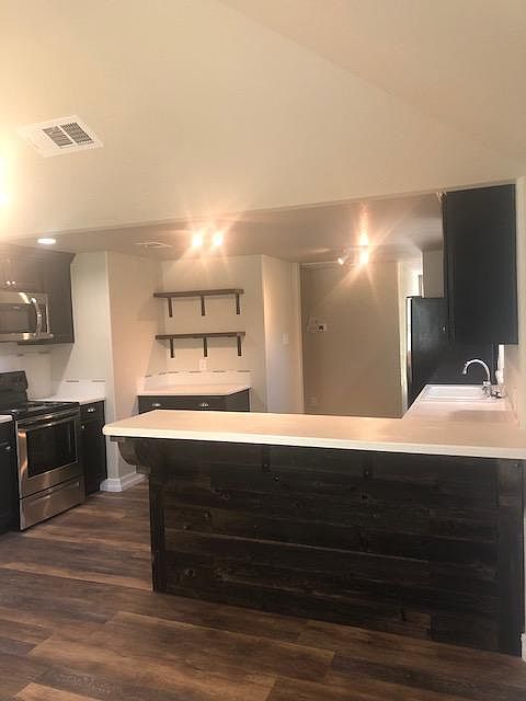 1st image of 522 E Avenue G