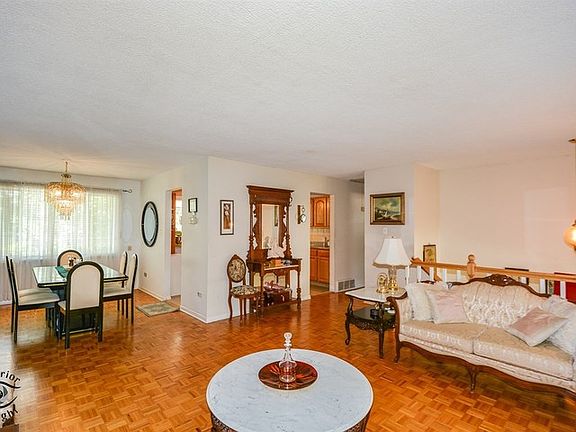 3rd image of 14716 Holly Ct