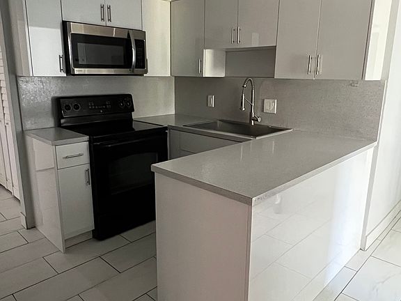 2nd image of 10661 SW 108th Ave