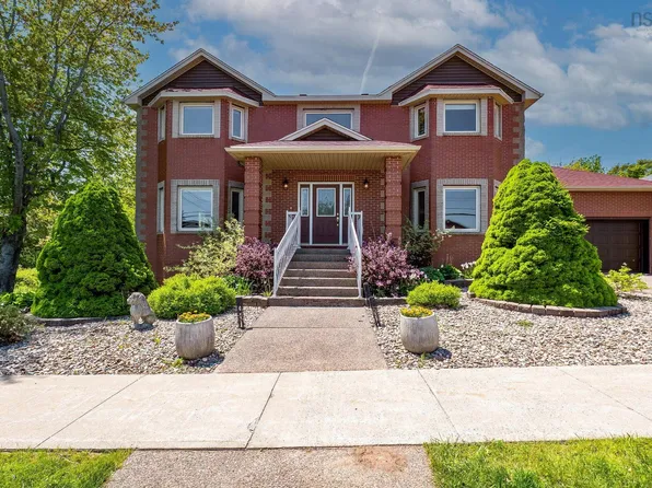 31 Lancaster Dr, Halifax, NS B3S 1E7