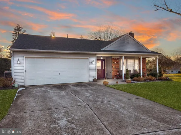 23 Fernwood Ct, Columbus, NJ 08022