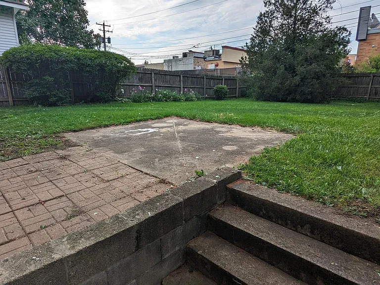 1816 Walnut St — Photo 13
