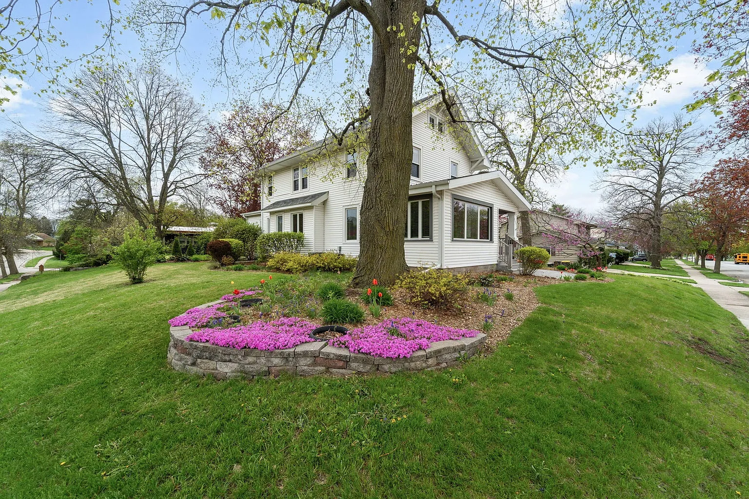 2 bed, $1,650 — Photo 2